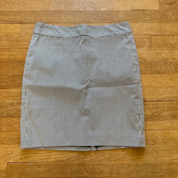 Banana Republic navy white stripe knee length pencil skirt size 8
b28 - Picture 1 of 4